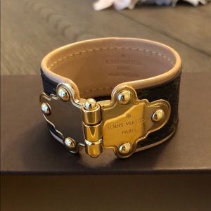 Louis Vuitton save it bracelet